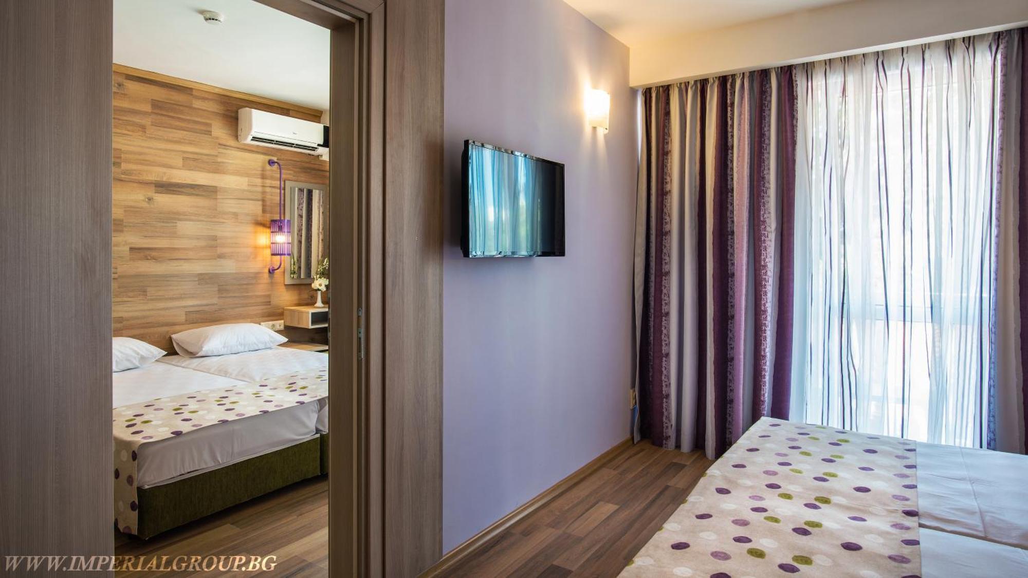 Family Room (2 Adults + 2 Children)
